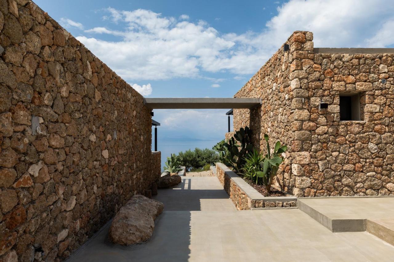 ​Le Grand Bleu Resort Dherveni Exteriör bild