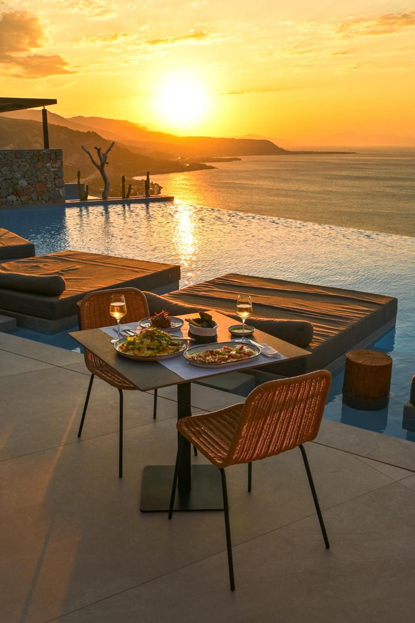 ​Le Grand Bleu Resort Dherveni Exteriör bild